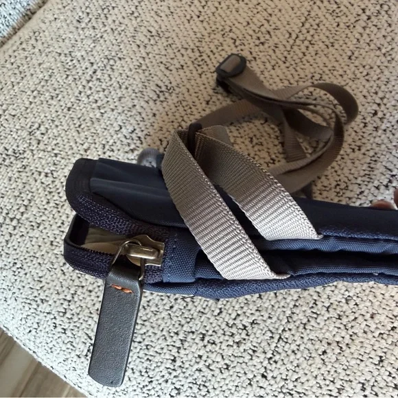 Bellroy City Pouch Navy and Gray Messenger Bag - Picture 9 of 10